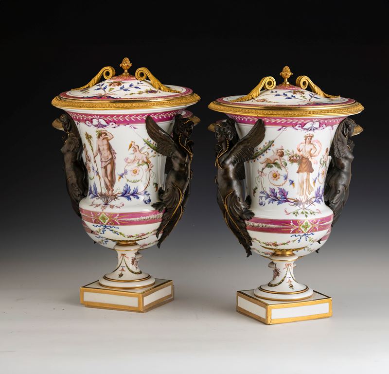 Coppia di vasi da parata con coperchi. Parigi, Manifattura di Sèvres (attribuzione), 1780-1790  - Asta Fine Art Selection - Cambi Casa d'Aste