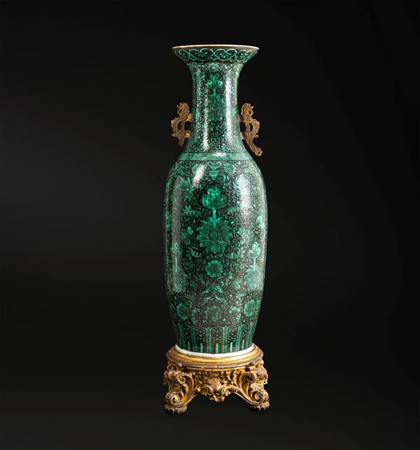 Grande vaso biansato a balaustro. Cina, Dinastia Qing, XIX secolo