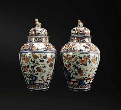 Coppia di Potiches in Porcellana Imari. Giappone, Prima Metà XVIII Secolo