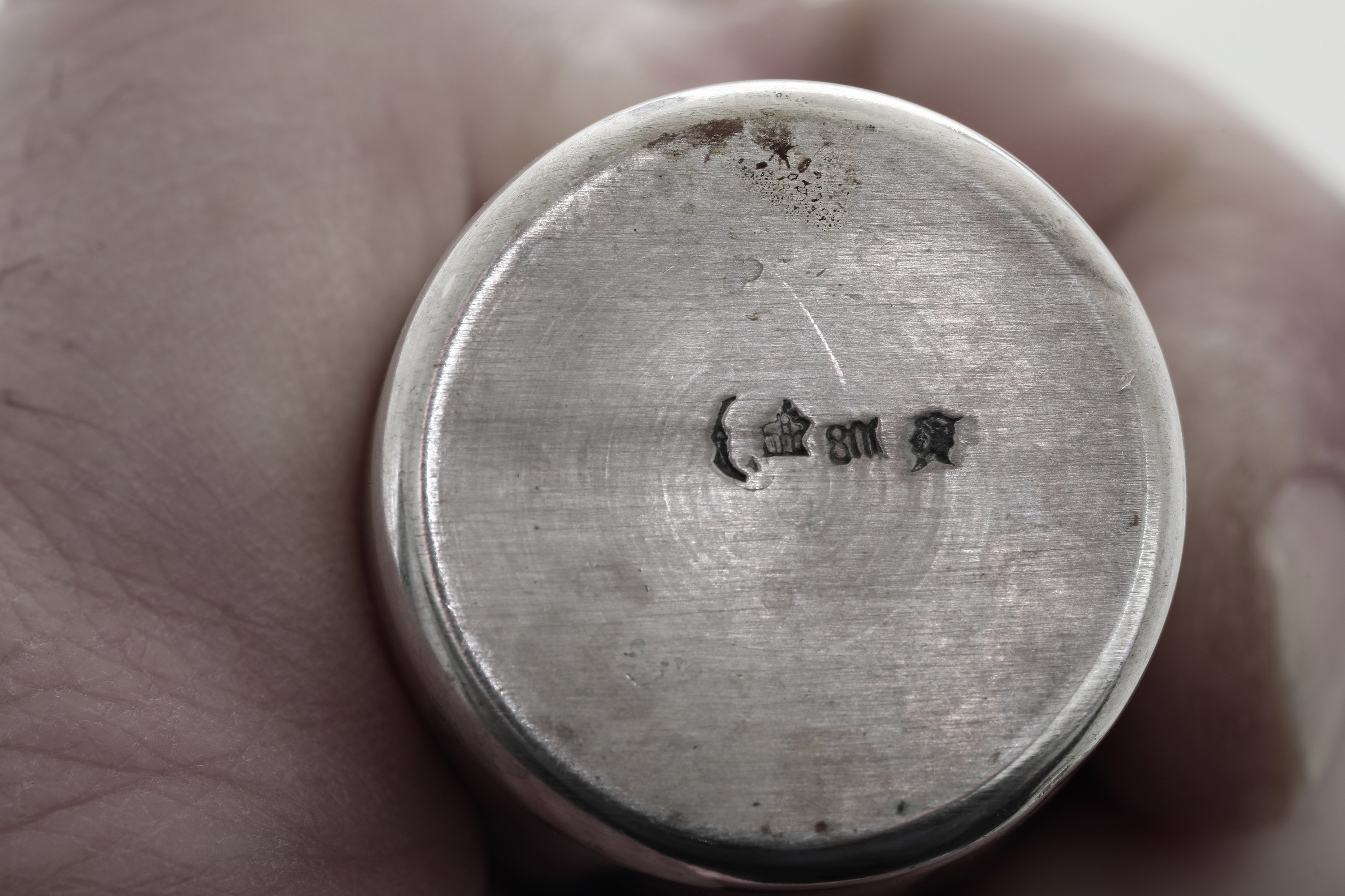 Lotto di 11 Bicchierini e un Supporto con Coperchio in Argento. Germania XX Secolo