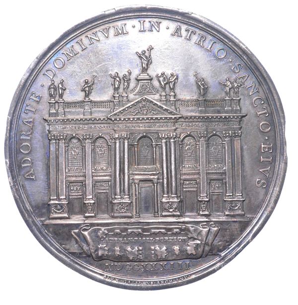 STATO PONTIFICIO. CLEMENTE XII (Lorenzo Corsini), 1730-1740. Placchetta uniface in argento del rovescio della medaglia 1733/A. III. Per la costruzione del nuovo portico della Basilica Lateranense.