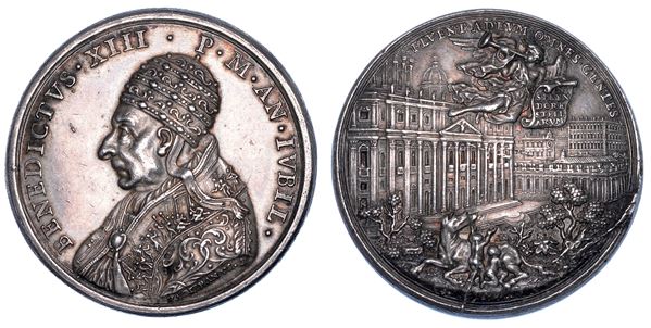 STATO PONTIFICIO. BENEDETTO XIII (Pier Francesco Vincenzo Maria Orsini di Gravina), 1724-1730. Medaglia in argento A. IVB (1725/A. II). I pellegrini in visita a Roma per l'Anno Santo.
