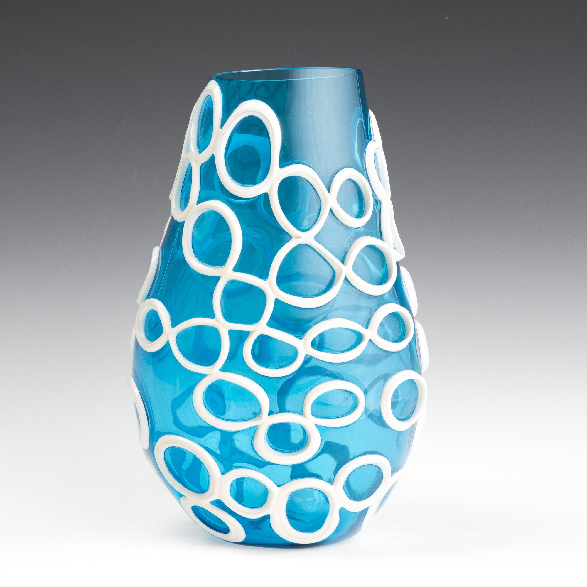 Emmanuel Babled - Vaso “Kyklos” (Murano 2002) in vetro soffiato blu con applicazioni in lattimo a...