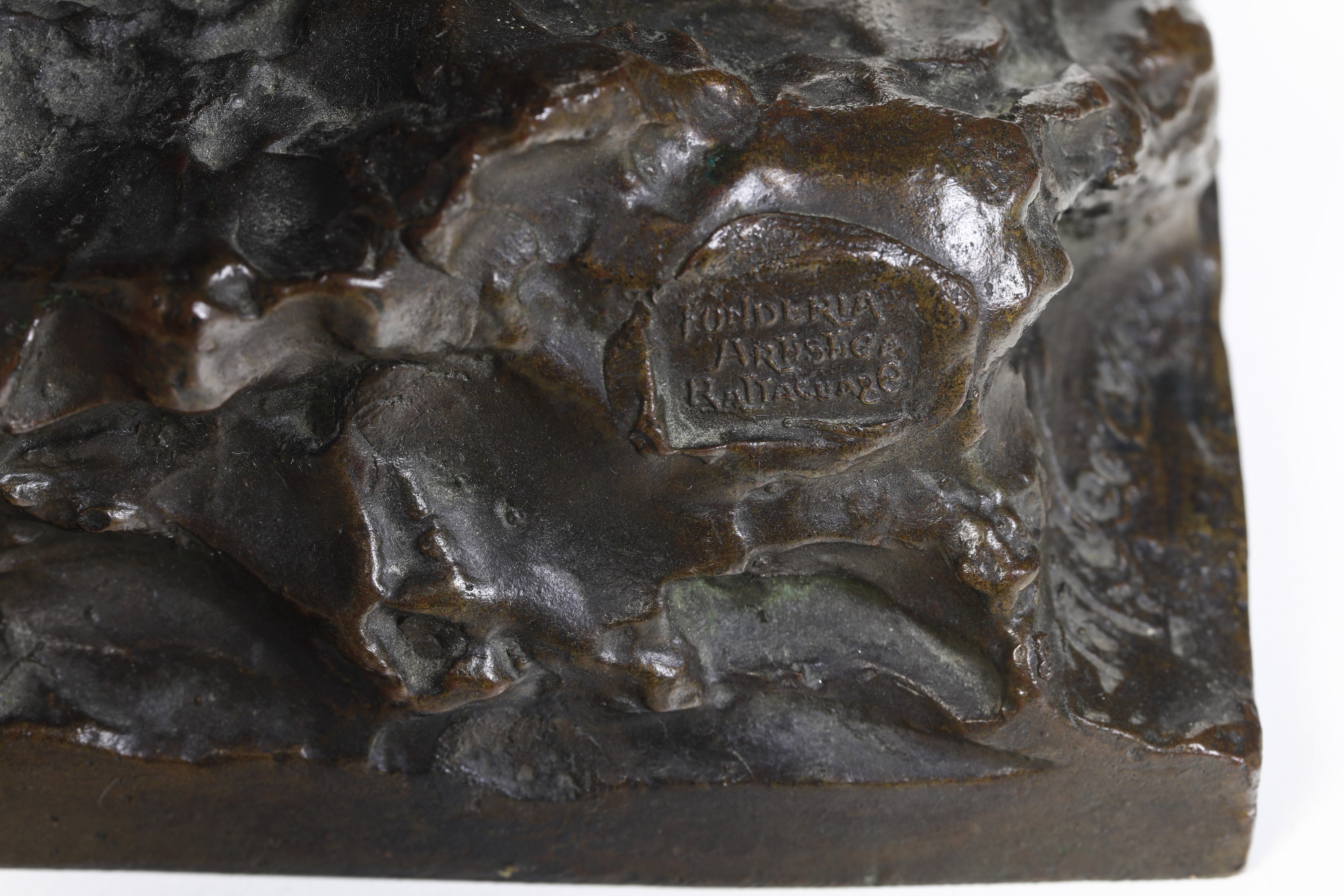 Michele Vedani - Cacciatore con cani, scultura in bronzo fuso e patinato