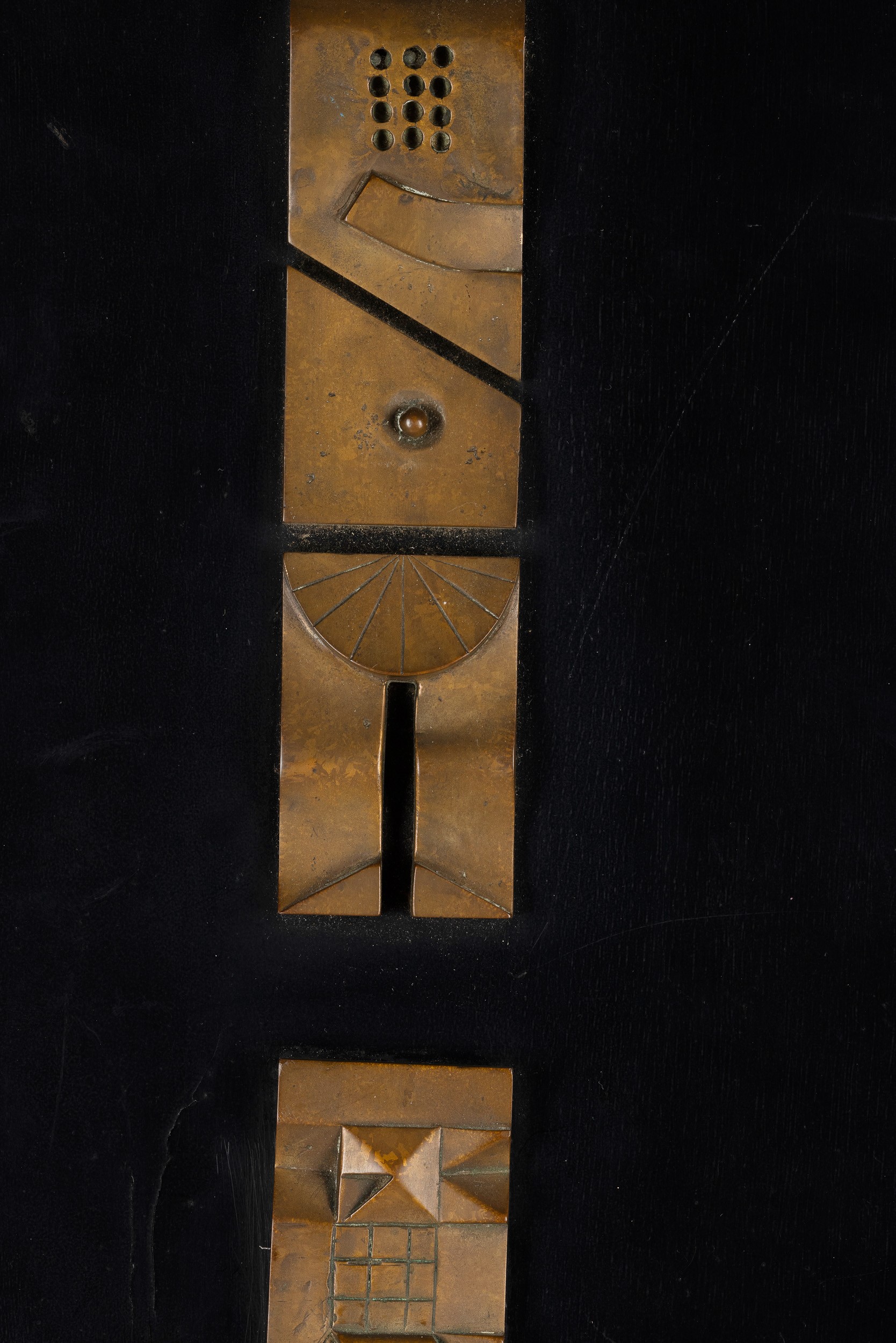 Dani Karavan - Tryptique, scultura in bronzo dorato su tavola