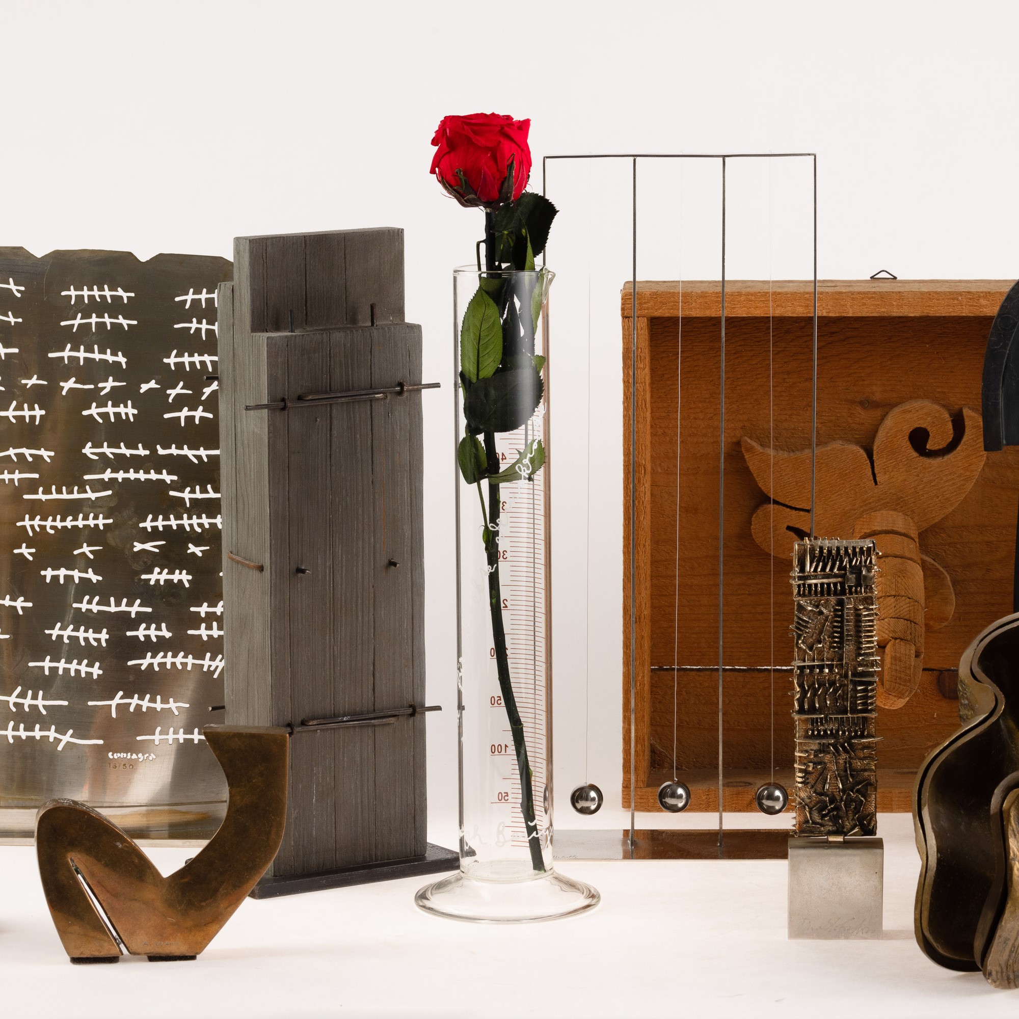 Joseph Beuys - Rose for Direct Democracy, cilindro graduato in vetro, 1973