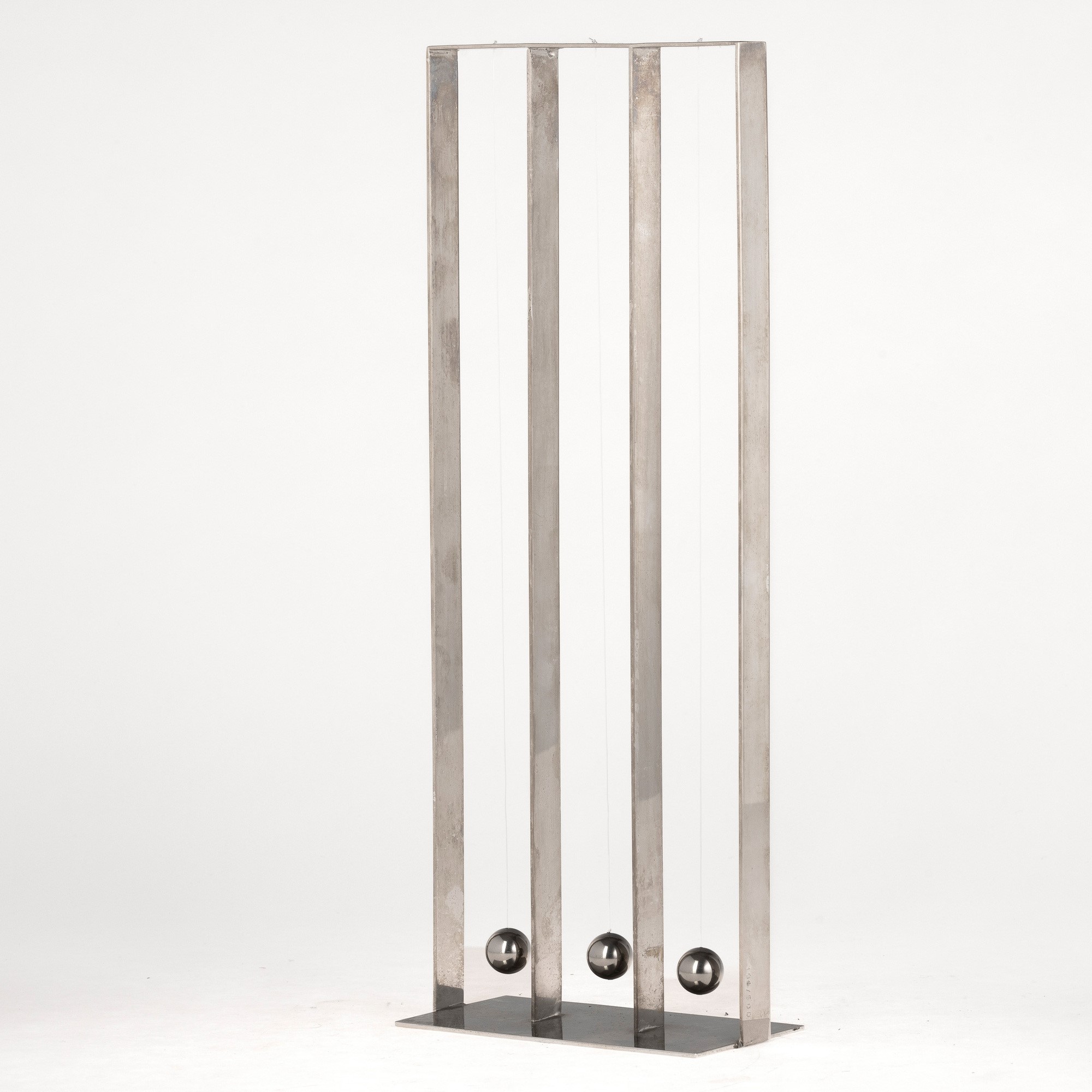 Fausto Melotti - I pendoli - scultura in acciaio, 1968