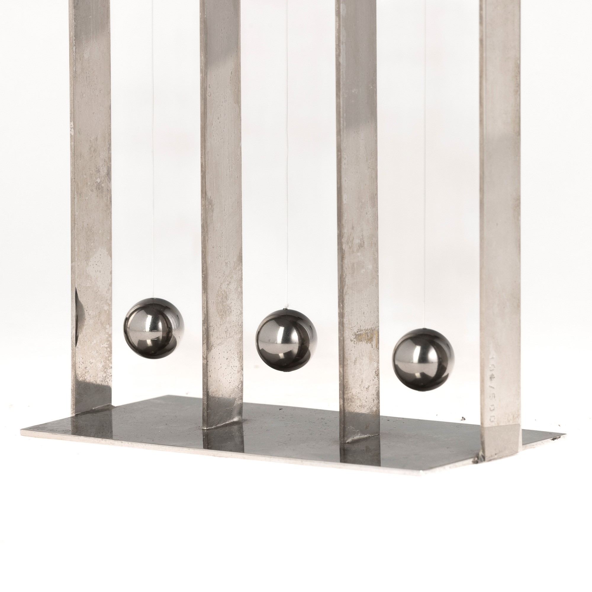 Fausto Melotti - I pendoli - scultura in acciaio, 1968