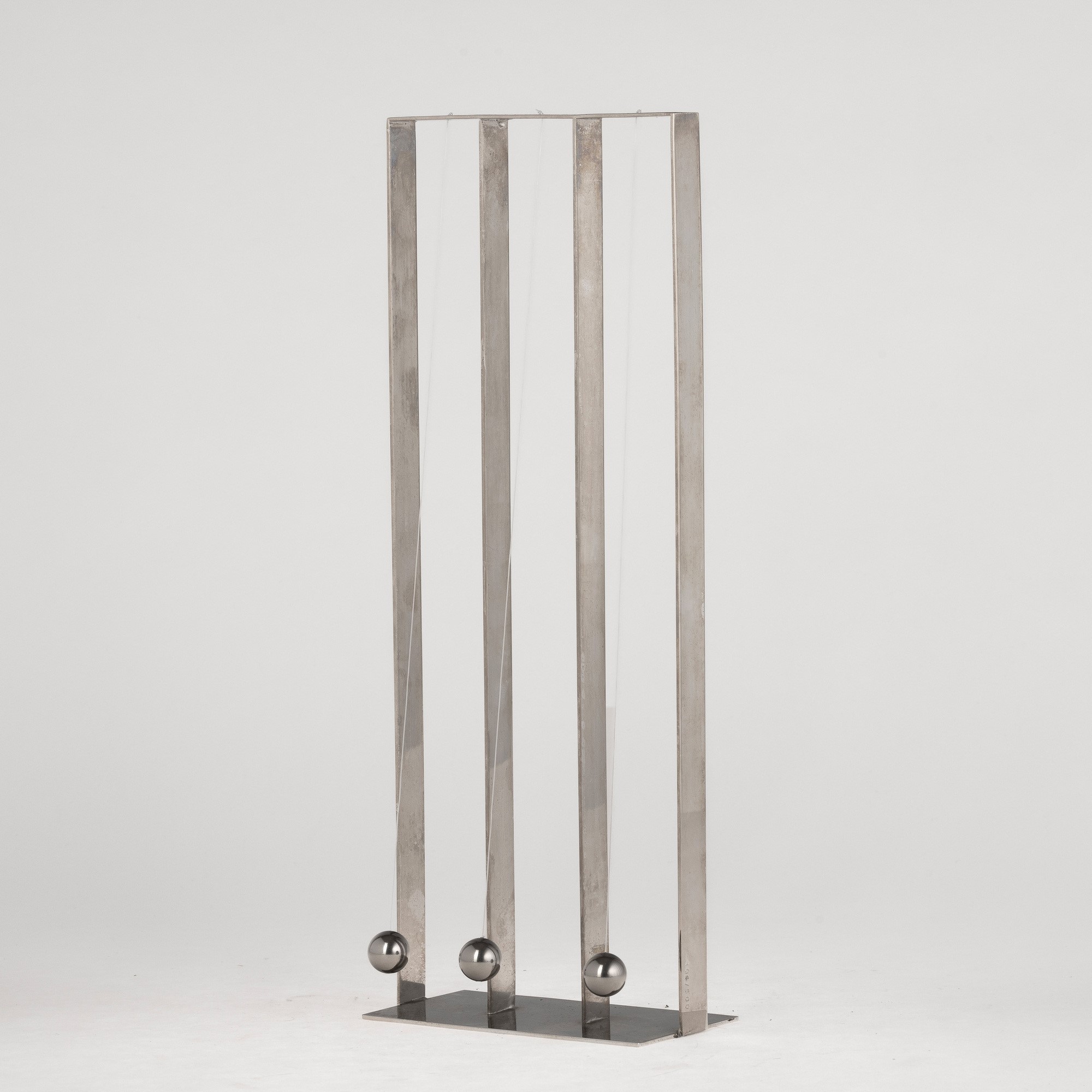 Fausto Melotti - I pendoli - scultura in acciaio, 1968