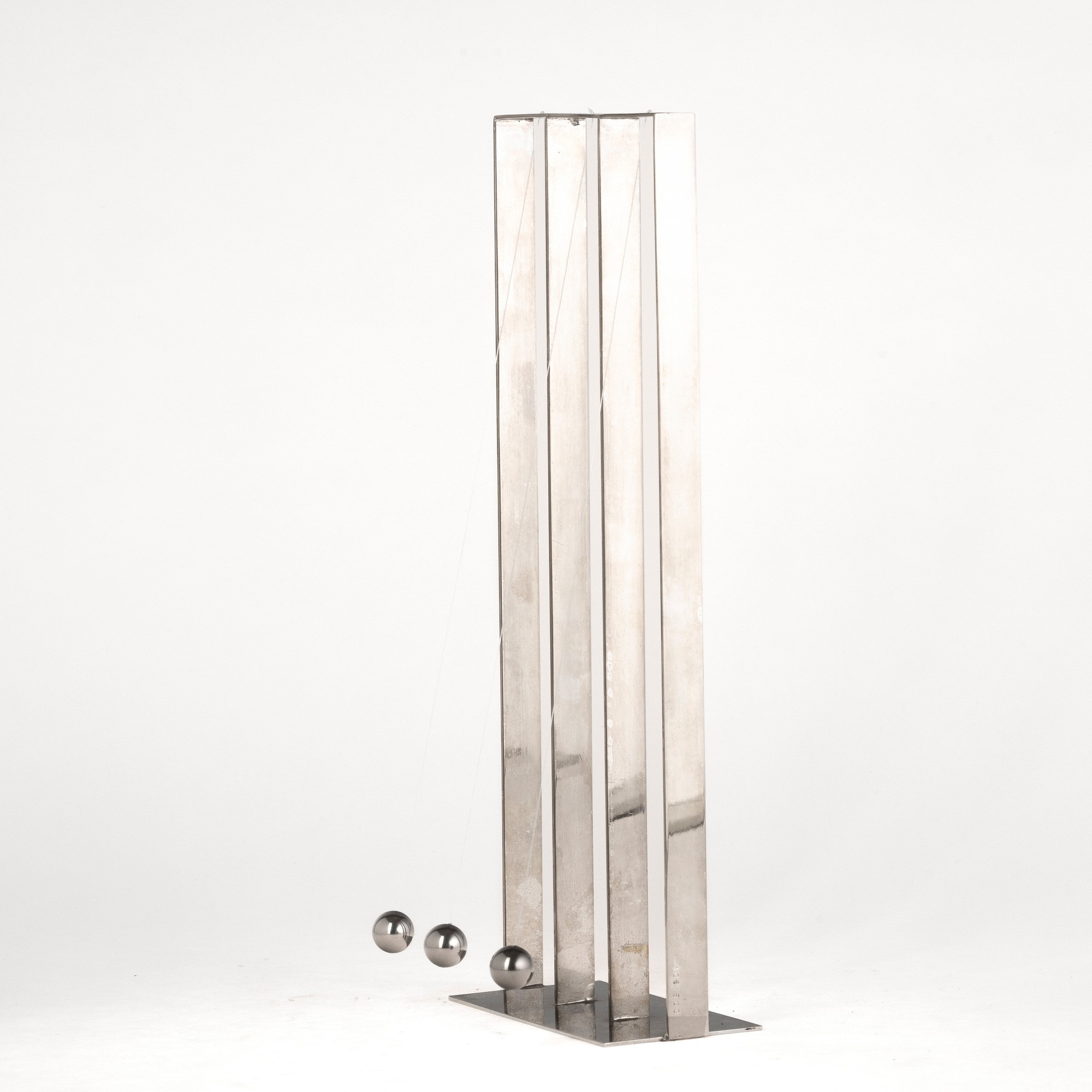 Fausto Melotti - I pendoli - scultura in acciaio, 1968