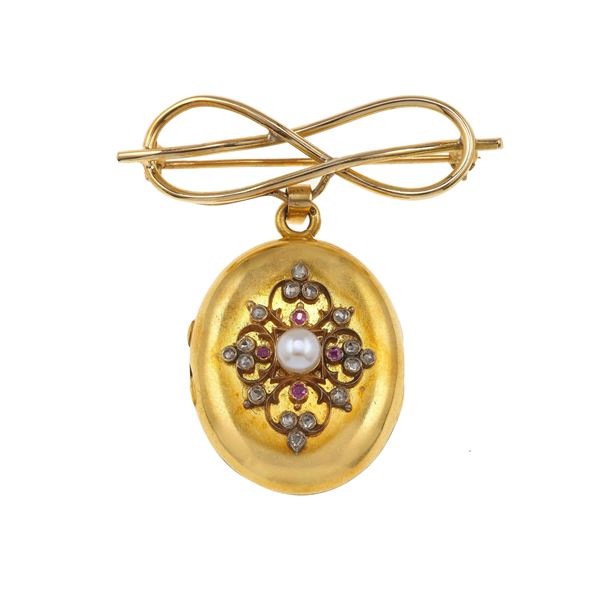 Spilla “nodo” con pendente portafoto con rosette di diamanti, piccoli rubini e perla