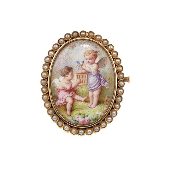 Spilla con miniatura in smalti policromi su porcellana e piccole perle