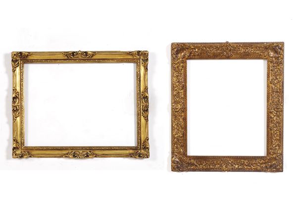 Coppia di cornici in legno e pastiglia dorati. XIX-XX secolo