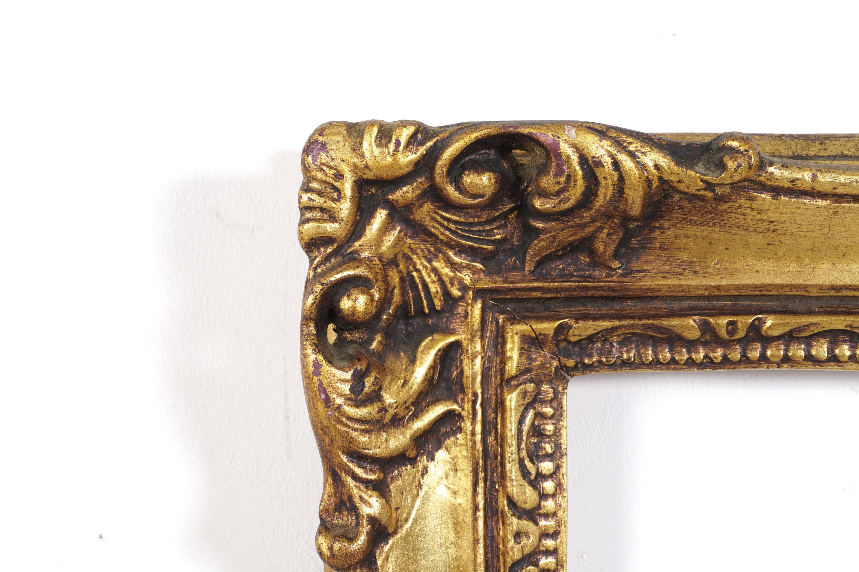 Coppia di Cornici in Legno e Pastiglia Dorati. XIX-XX Secolo