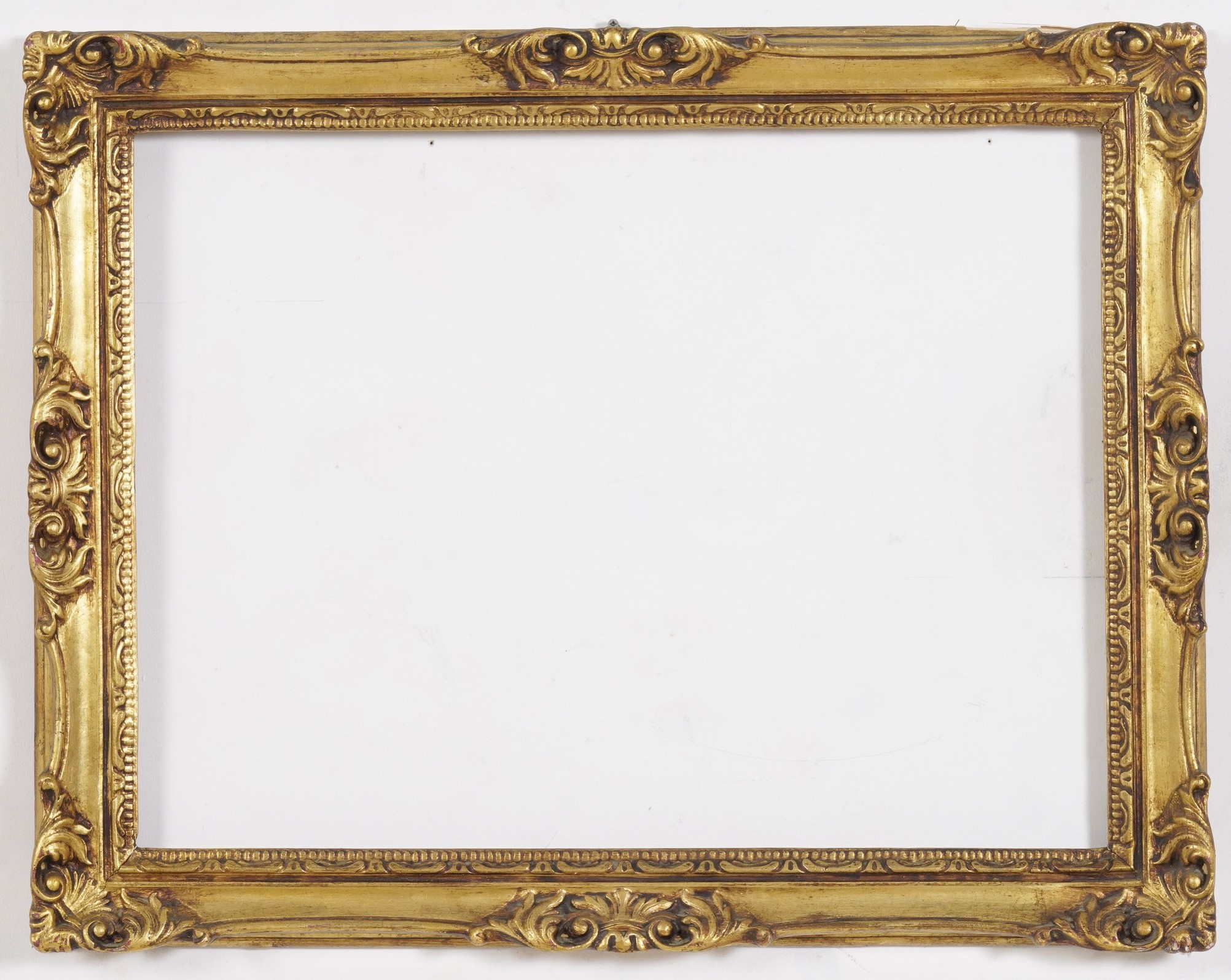 Coppia di Cornici in Legno e Pastiglia Dorati. XIX-XX Secolo