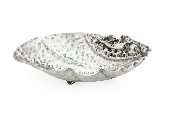 Argentiere Arrigo Finzi, Milano, XX secolo Grande conchiglia centrotavola