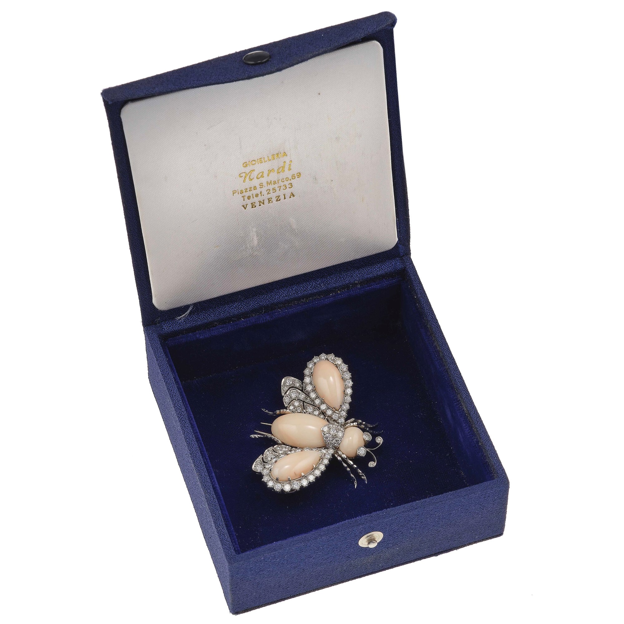 G. Nardi. Spilla con Corallo Rosa e Diamanti