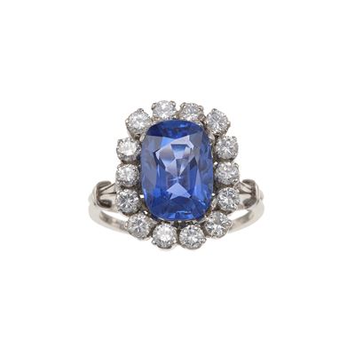 Anello con Zaffiro Sri Lanka di Ct 5.06, Nessuna Indicazione di Riscaldamento, e Diamanti