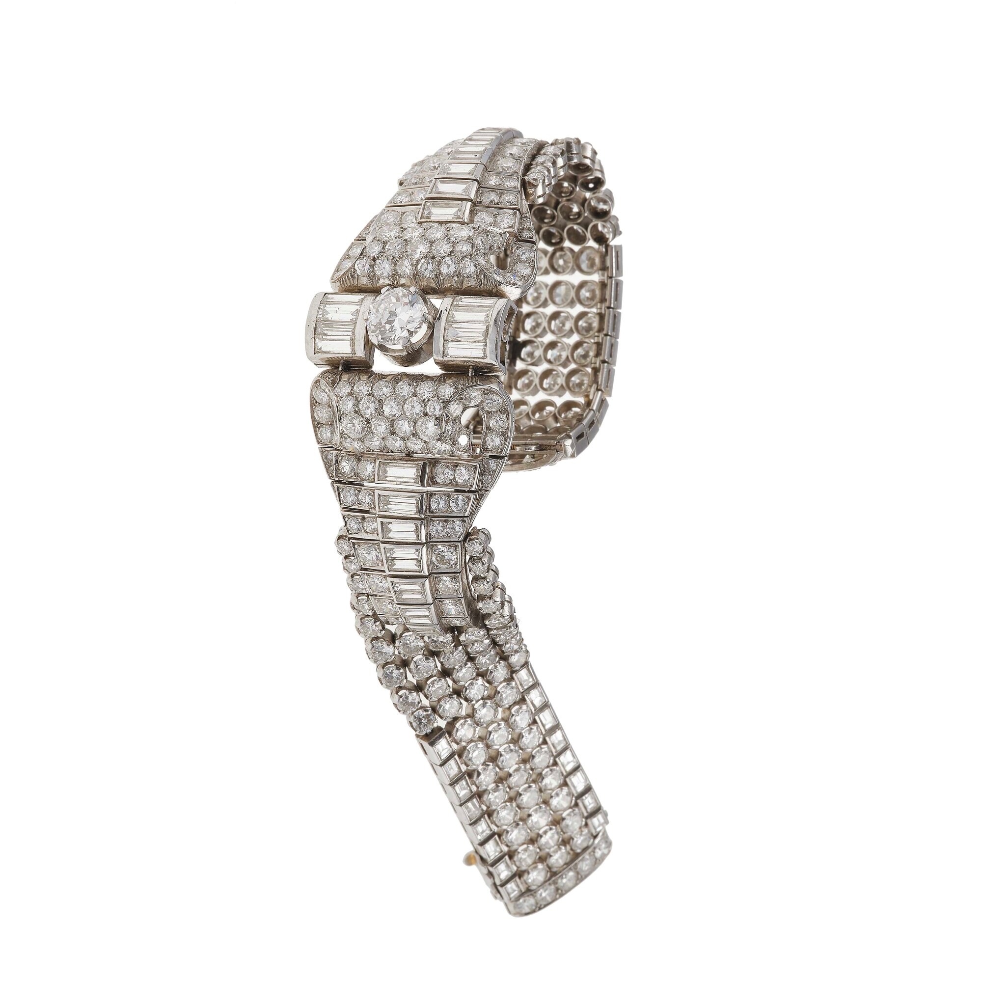 Bracciale in platino con diamanti taglio brillante e baguette, circa ct 30.00