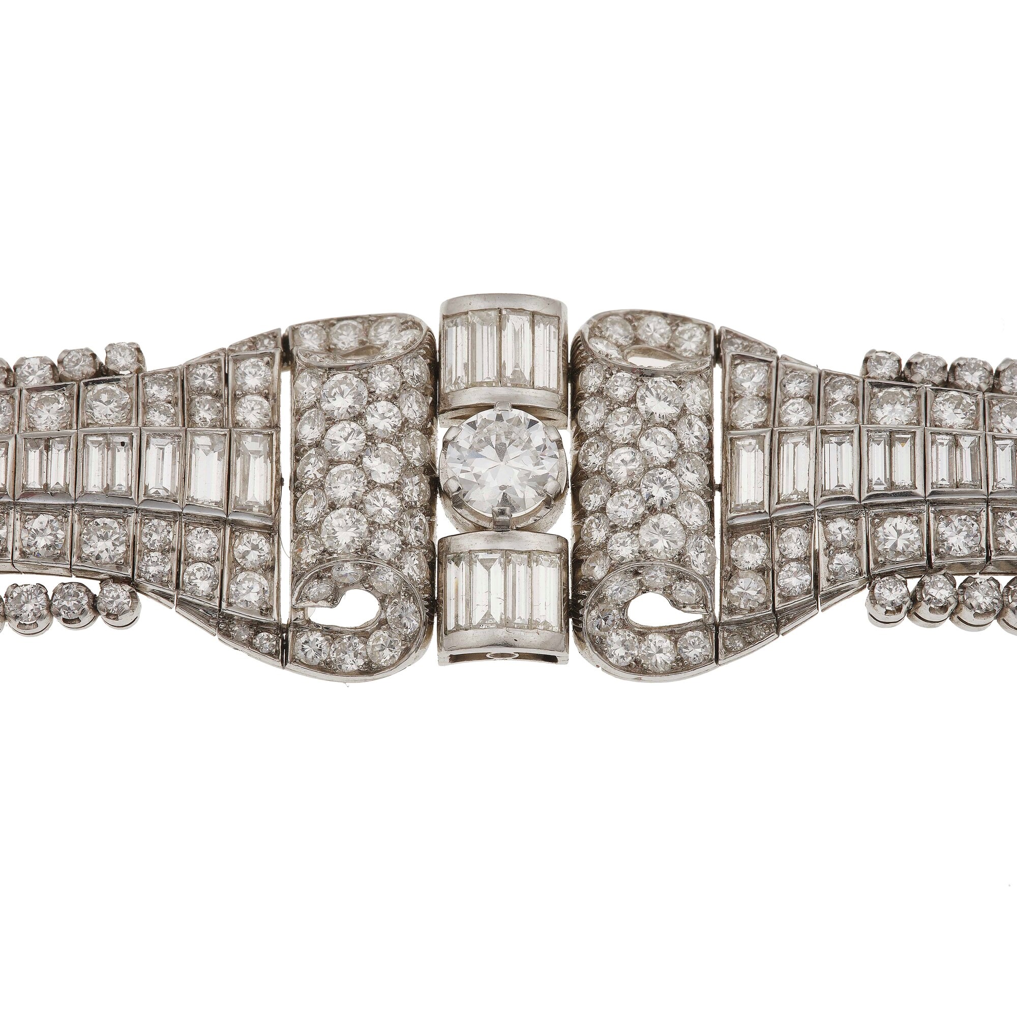 Bracciale in platino con diamanti taglio brillante e baguette, circa ct 30.00
