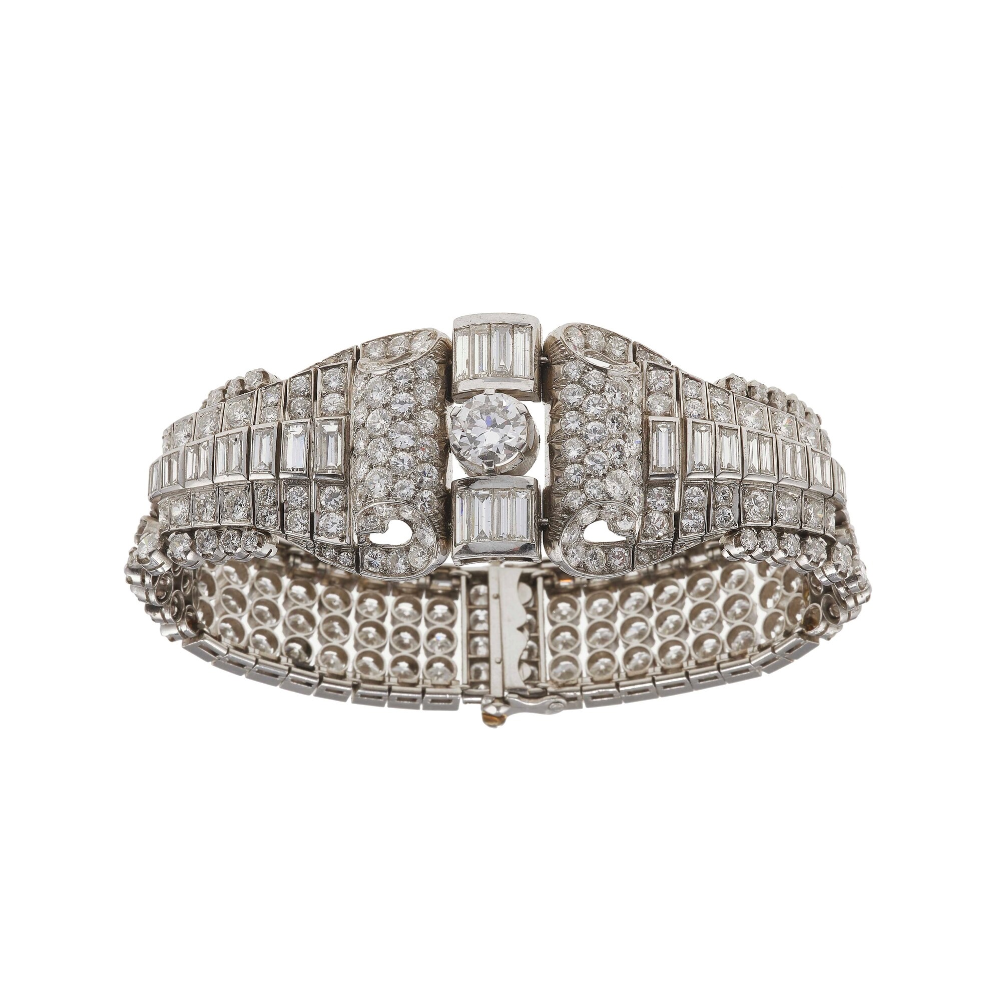 Bracciale in platino con diamanti taglio brillante e baguette, circa ct 30.00
