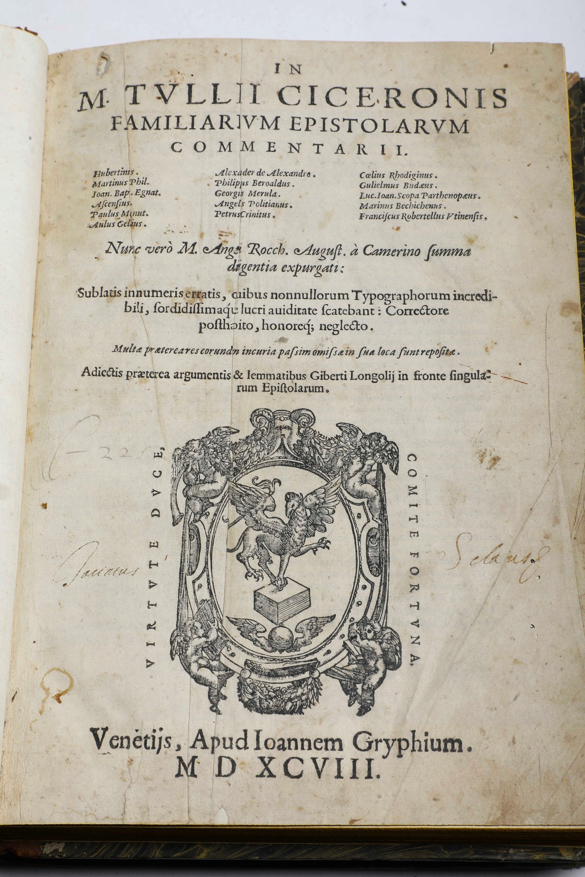 Cicerone Marco Tullio (106-43 a.C.) Officiorum Libri Trevenezia, Gryphium, 1557familiarum Epistol...
