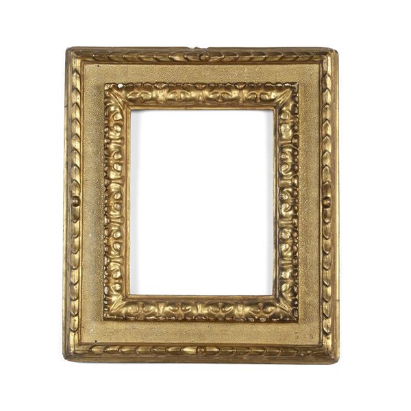 Cornice a cassetta in legno intagliato e dorato. Italia centrale XVIII secolo