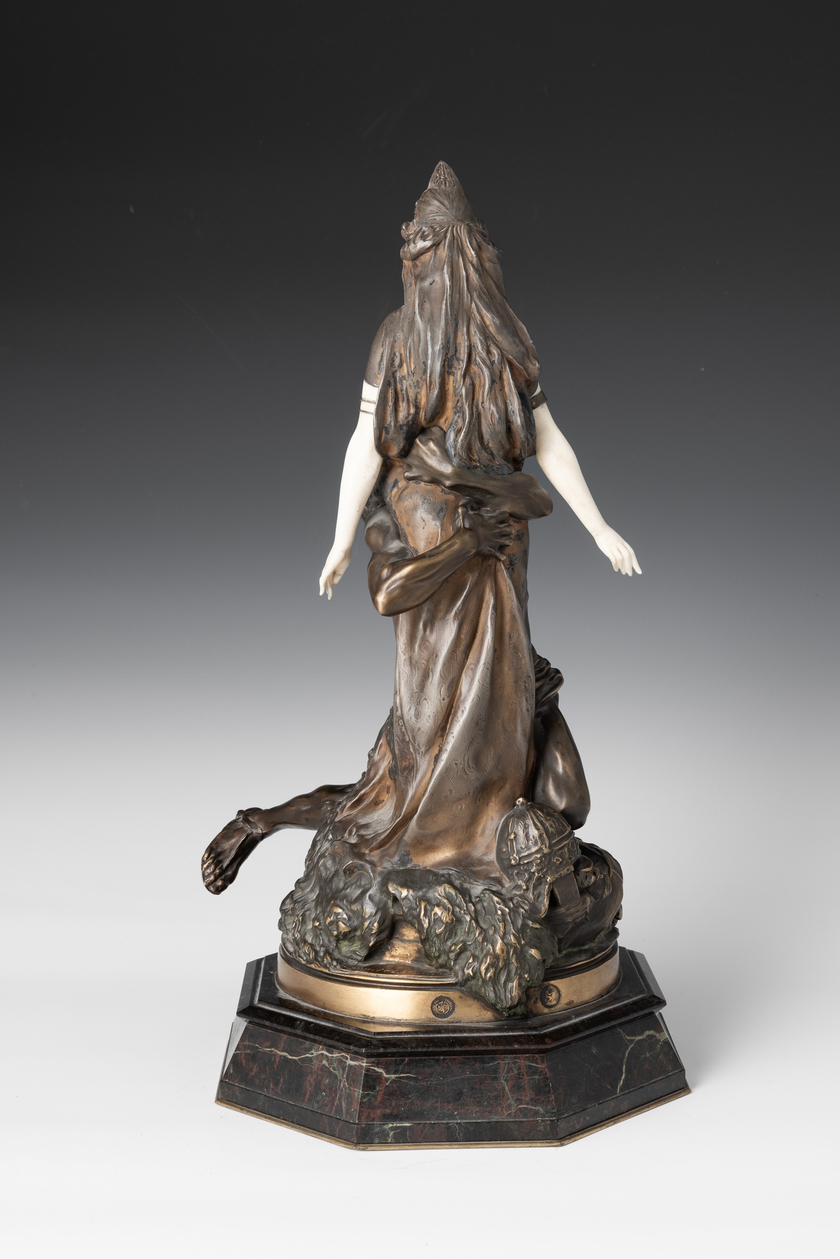 Auguste Louis Théodore Rivière - Carthage, detta anche Salambô chez Mâthô, scultura in bronzo e a...