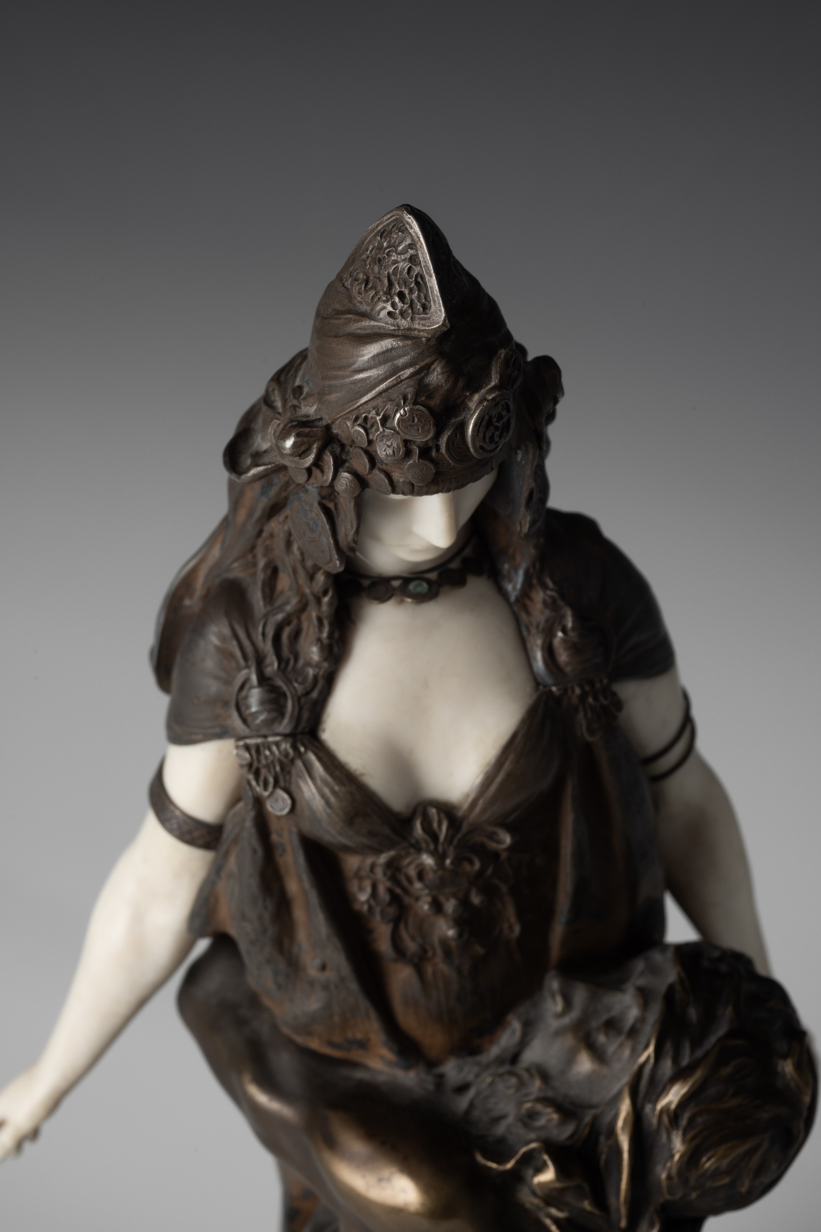 Auguste Louis Théodore Rivière - Carthage, detta anche Salambô chez Mâthô, scultura in bronzo e a...