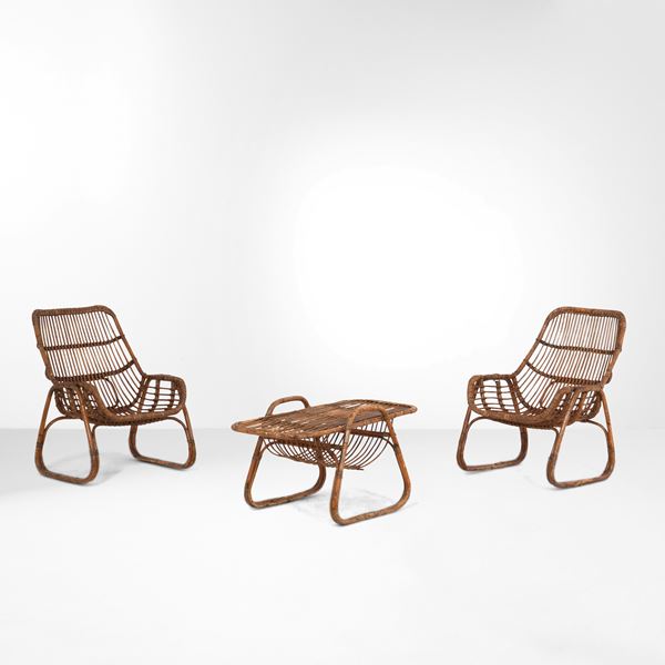 Due poltrone e tavolo basso