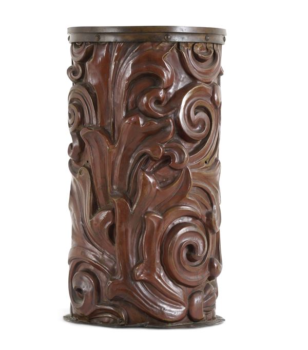 Plinto in rame fuso e sbalzato. XVII secolo