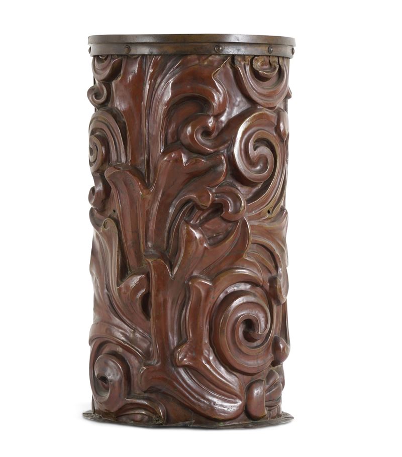 Plinto in rame fuso e sbalzato. XVII secolo  - Auction Italian Residences - Cambi Casa d'Aste