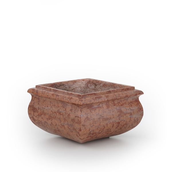 Vasca in marmo rosso di Verona. XX-XXI secolo