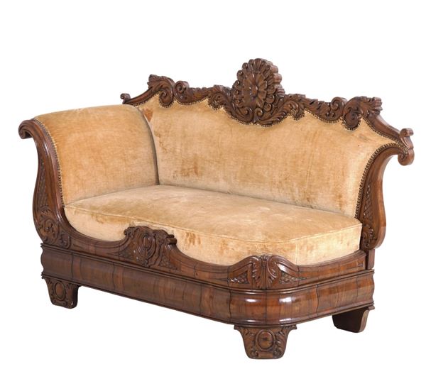 Agrippina in legno riccamente intagliato. XIX-XX secolo