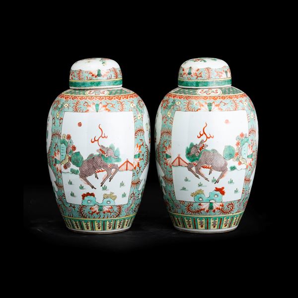 Coppia di potiche in porcellana Famiglia Verde a soggetto naturalistico, Cina, Dinastia Qing (1644-1912)