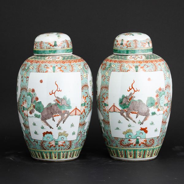 Coppia di potiche in porcellana Famiglia Verde a soggetto naturalistico, Cina, Dinastia Qing (1644-1912)