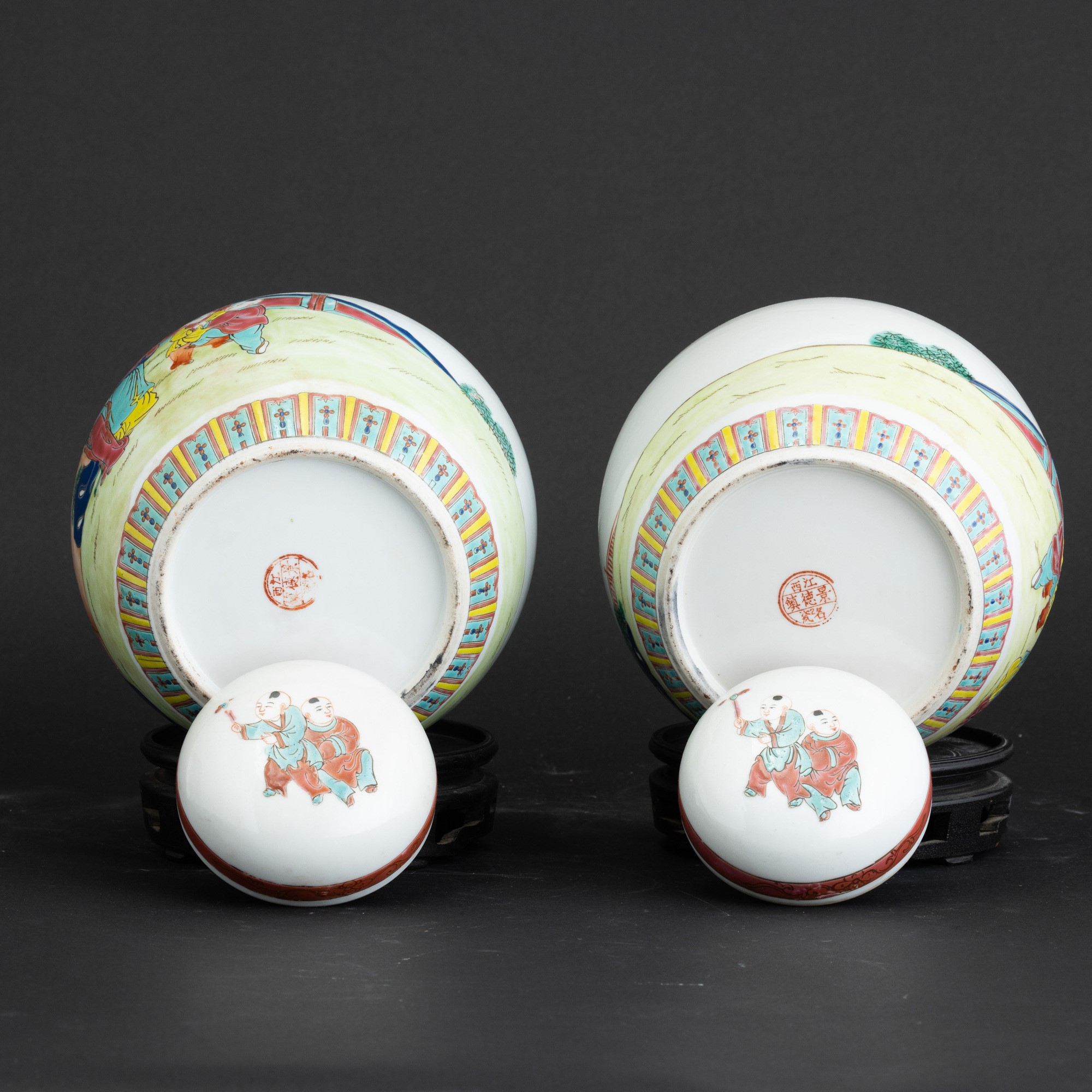 Coppia di vasi “Ginger Jar”, porcellana Famiglia Rosa con scena di vita comune, Cina, Repubblica
