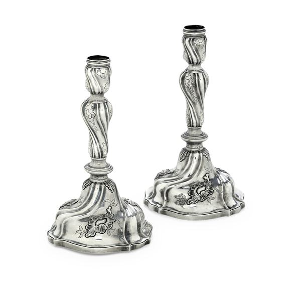 Genova, XVIII secolo, marchio della "Torretta" con datario (1)768 Coppia di candelieri