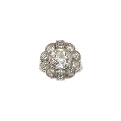 Anello con Diamante Centrale di Vecchio Taglio di Ct 2.30 Circa e Diamanti a Contorno