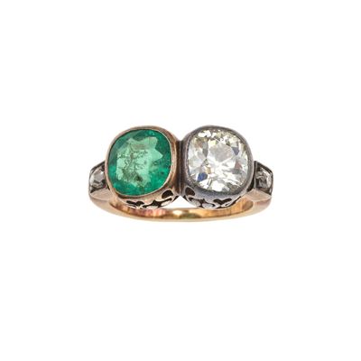 Anello con Smeraldo Colombia di Ct 1.60 Circa ed un Diamante Taglio Cuscino, Vecchio, di Ct 1.50 ...