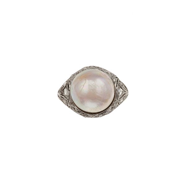 Mabè pearl, diamond and gold ring