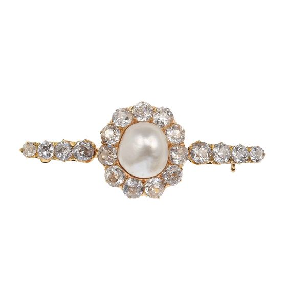 Spilla con perla naturale, acqua salata, di ct 5.37 e diamanti di vecchio taglio