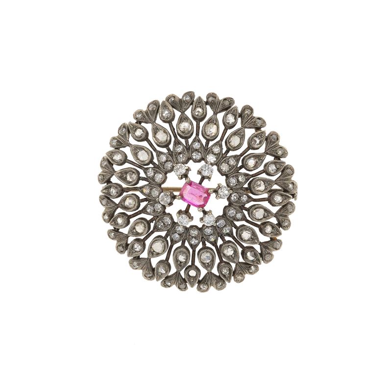 Rose-cut diamond, ruby, low-karat gold and silver brooch. One missing diamond, ruby damaged  - Auction Fine Jewellery - Cambi Casa d'Aste