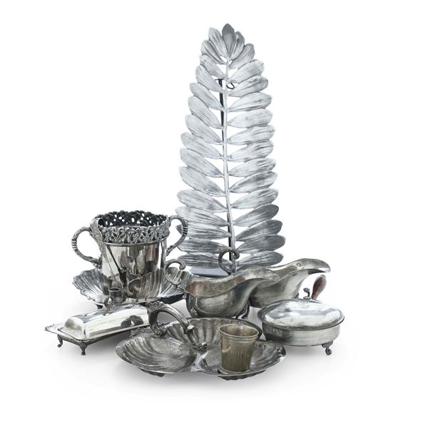 Elementi da tavola in metallo argentato