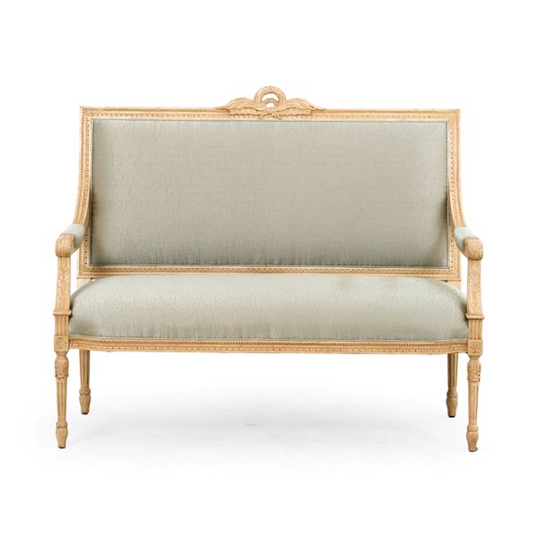 Divano in legno intagliato e dipinto in stile Luigi XVI