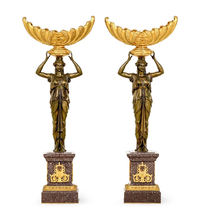 Coppia di figure femminili reggivaso in bronzo patinato e dorato. XX secolo  - Asta Dimore Italiane - Cambi Casa d'Aste