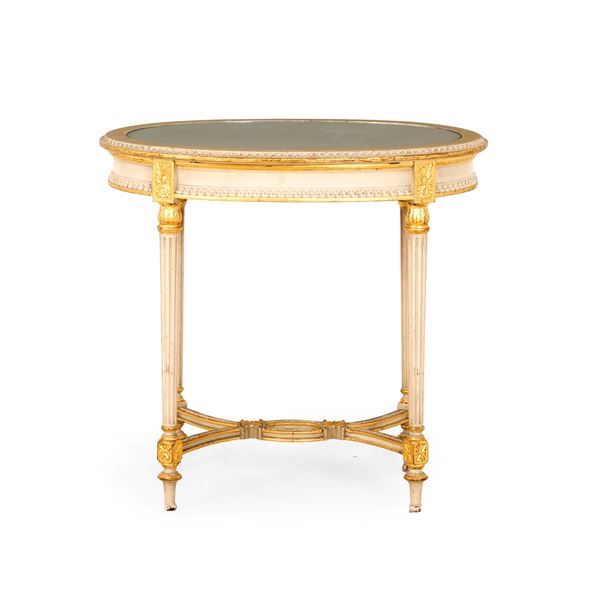 Tavolino in stile Luigi XVI in legno dipinto e dorato