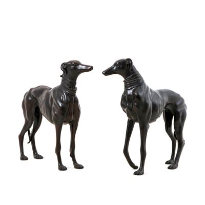 Coppia di grandi sculture in metallo patinato raffiguranti levrieri, XX secolo