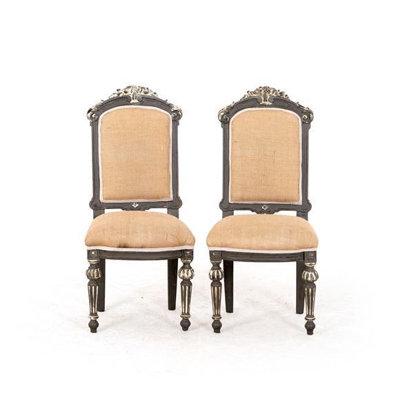 Coppia di poltrone in legno intagliato e laccato in stile Luigi XVI