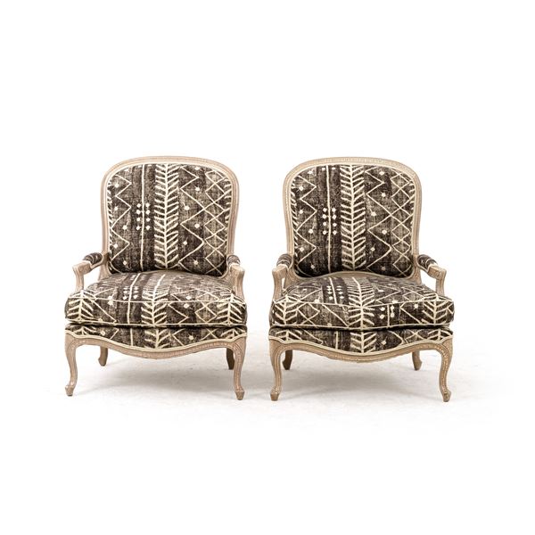 Coppia di poltorne in legno laccato in stile settecentesco